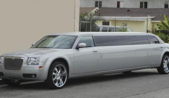 Свадебный лимузин Chrysler 300C № У3599, серебристый