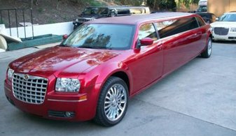 Свадебный лимузин Chrysler 300C Limousine № Н3621, красный