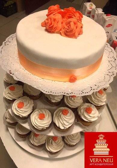Торт на свадьбу Торт с капкейками (А118817) - Компания Арт-кондитерская Vera Neu