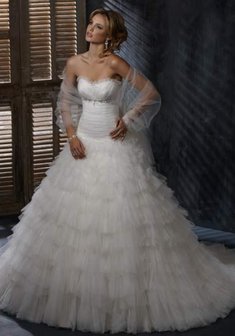 Свадебное платье 016-W27769. С пышной юбкой, длинное со шлейфом.