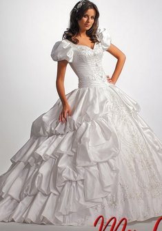 Свадебное платье EB 3823-M28182. С пышной юбкой, длинное со шлейфом.