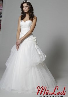 Свадебное платье EB 4431 PL-M28186. А-силуэт, длинное без шлейфа.