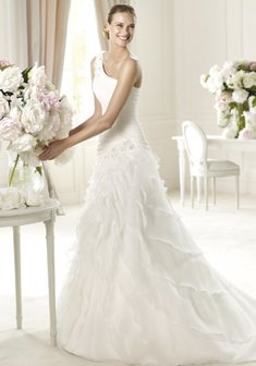 Свадебное платье UTICA-А39252. А-силуэт, длинное со шлейфом.